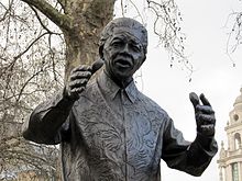 Nelson_Mandela_statue,_Westminster